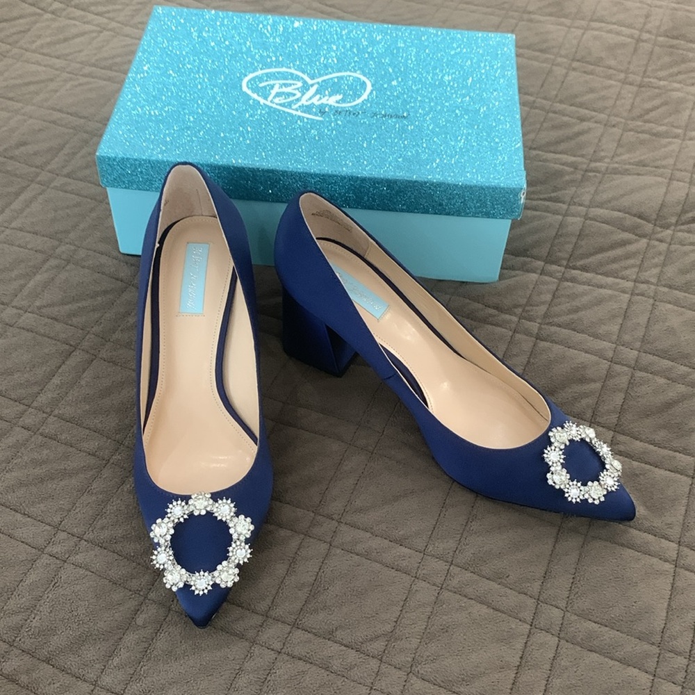 Betsy Johnson NIB Lilly Embellished Satin Dress Pumps/Heels  size 10 - Picture 5 of 17